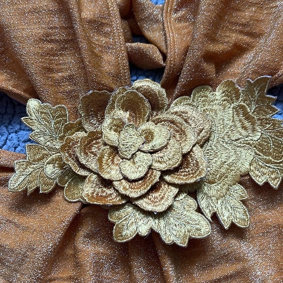 Luxe Flower Cutout Moderate Plunge Monokini One Piece Swimsuit - Picture 8 of 11